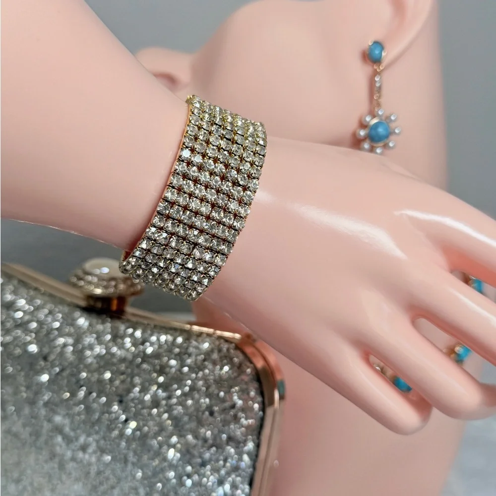 ⚜️ Elegant Gold Stretch Bracelet With Gems 💎